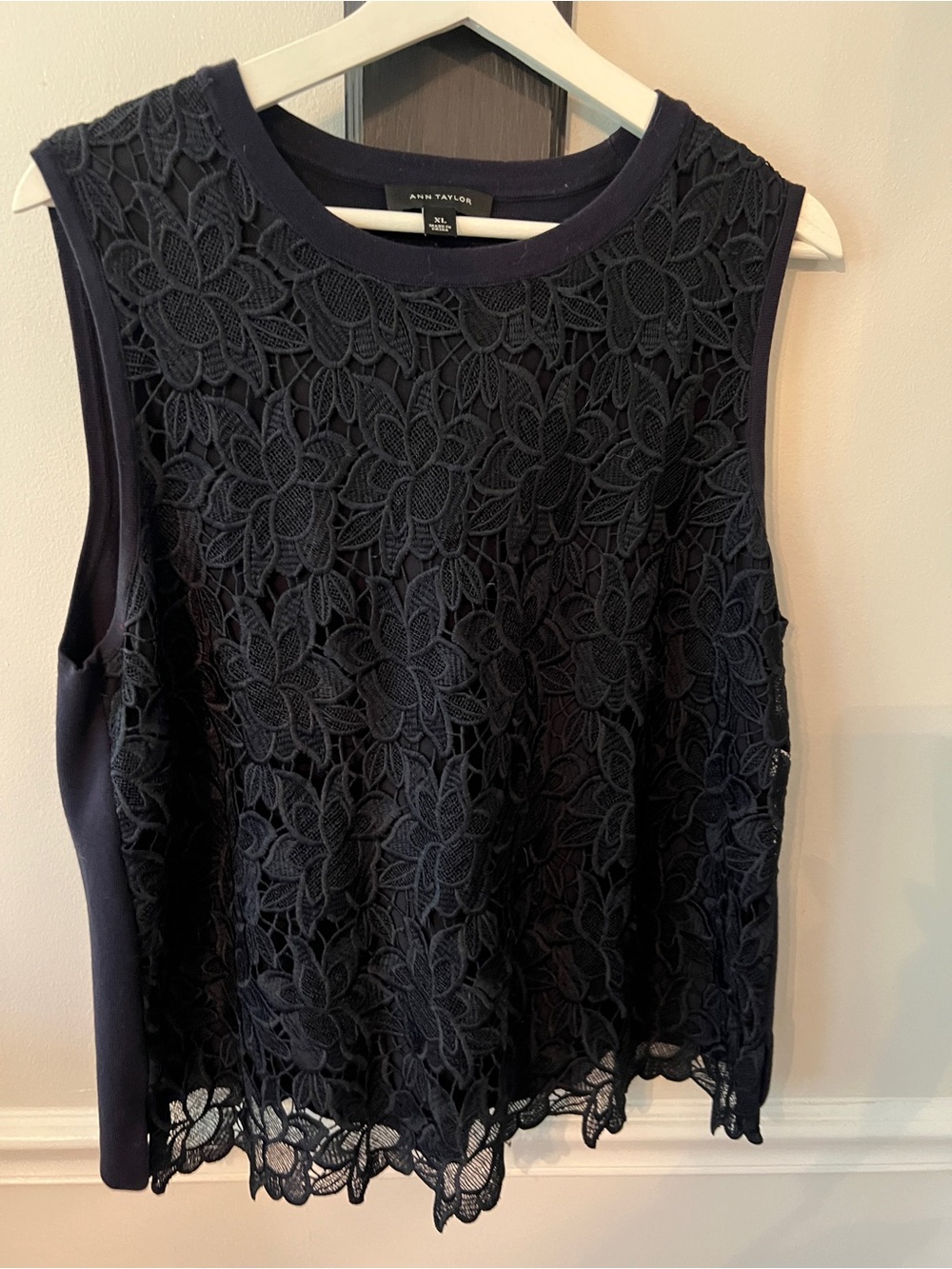 Ann Taylor Women's Navy Lace Sleeveless Shell Top Size XL